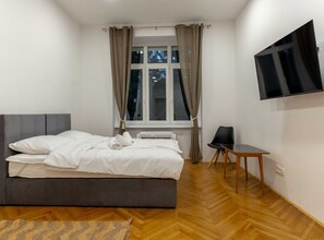 Bügeleisen/Bügelbrett, Internetzugang, Bettwäsche