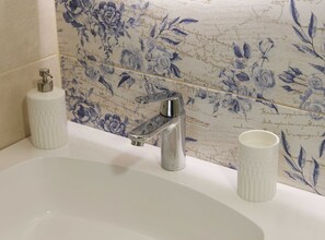 Dusch, hårtork och handdukar