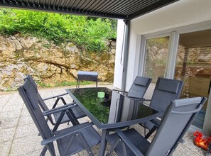 Outdoor dining - Idyllic and Charming Apartments with Terrace - Standard Two Bedroom Apartment with terrace (Preddvor)