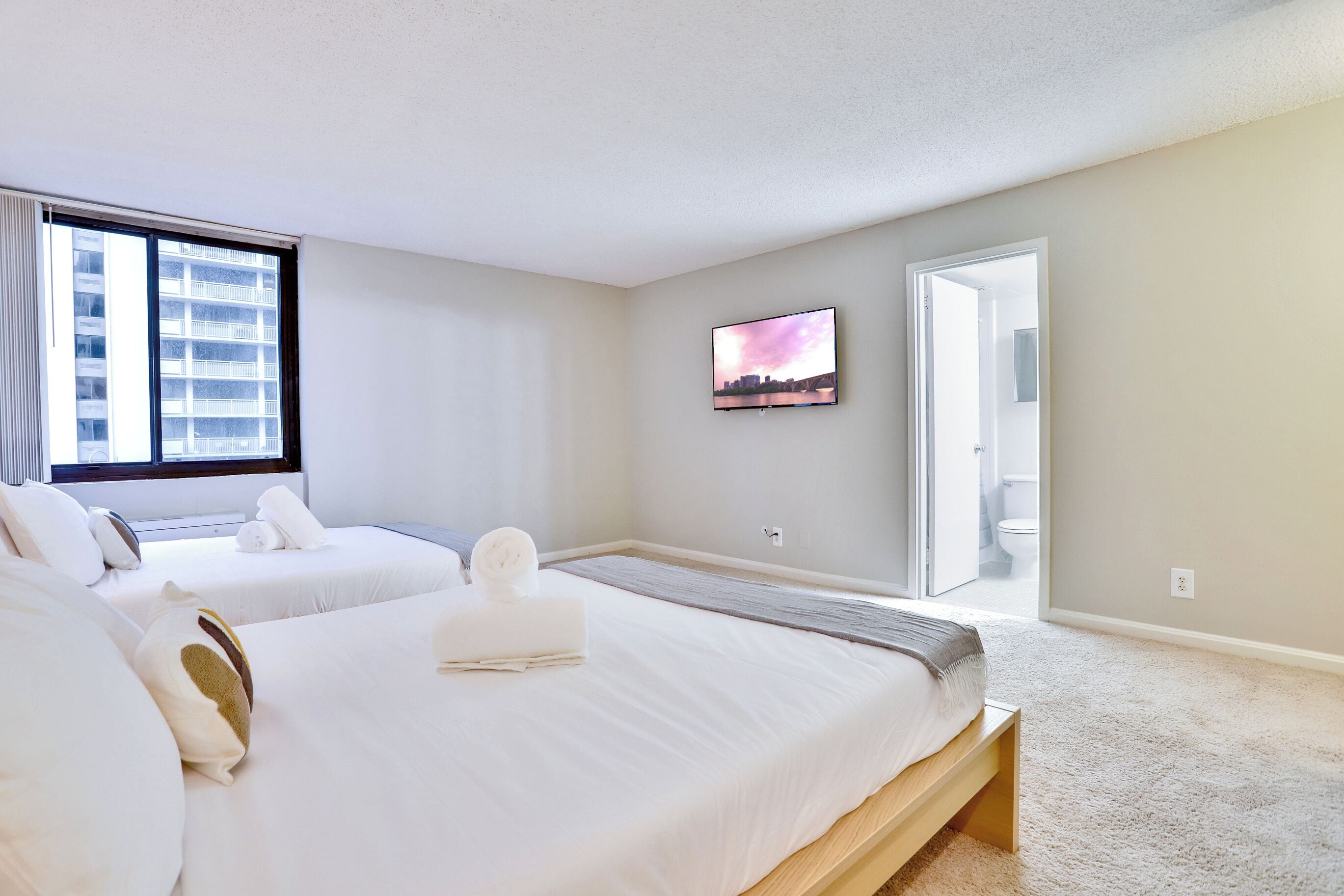 舒适公寓, 2 间卧室, 阳台, 城市景观 | 2 多间卧室、高档床上用品、办公桌、熨斗/熨衣板