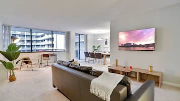 Comfort Apartment, 2 Bedrooms, Balcony, City View | Living area