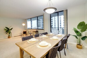 Comfort Apartment, 2 Bedrooms, Balcony, City View | Dining room