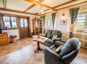 Televisión y chimenea 