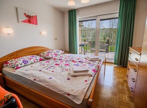 1 habitación, tabla de planchar con plancha y acceso a internet 