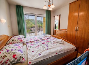 1 chambre, fer et planche à repasser, accès Internet, draps fournis