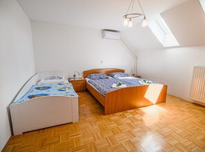 3 bedrooms, iron/ironing board, Internet, bed sheets