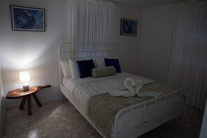 2 bedrooms, iron/ironing board, WiFi, bed sheets