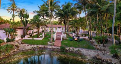 9000ft Mega Retreat, Jacuzzi Basketball & tennis court +Lake 11 BR 7.5 Bathroom