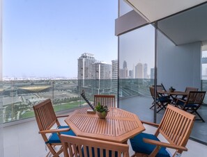 Outdoor dining - 2BHK/ Near Dubai Frame/ Park/Metro (Dubai)