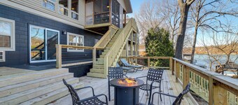 Lakefront Retreat w/ Game Room in Bella Vista!