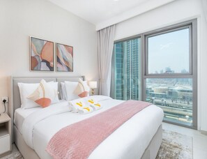 2 bedrooms, desk, iron/ironing board, WiFi