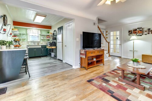 Walk to Adrian College: Family Home in Michigan