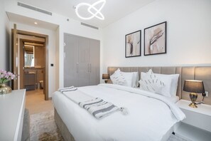 2 bedrooms, desk, iron/ironing board, WiFi