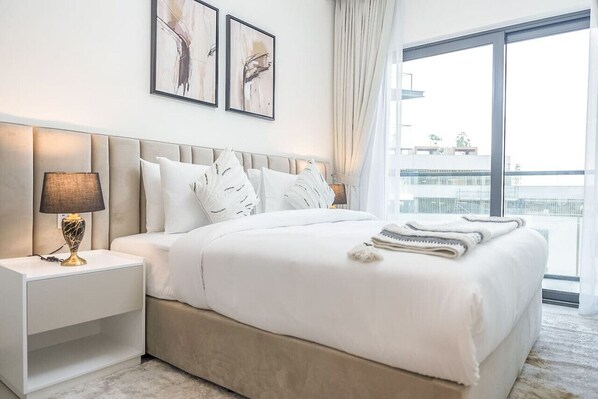 2 bedrooms, desk, iron/ironing board, WiFi