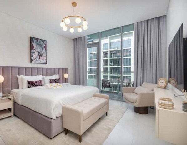 4 bedrooms, desk, iron/ironing board, WiFi