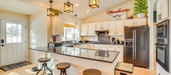 Luxe Mesa View Home on 35 Acres w/ Wraparound Deck