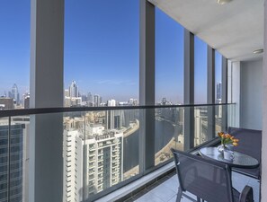 Outdoor dining - Luxury Bayz By Danube Business Bay (Dubai)