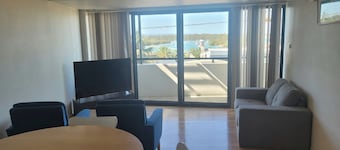 Holiday In Husky by Book Jervis Bay - 2 Bedroom Apartment located in the centre of town