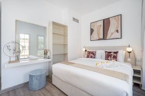 3 bedrooms, desk, iron/ironing board, WiFi