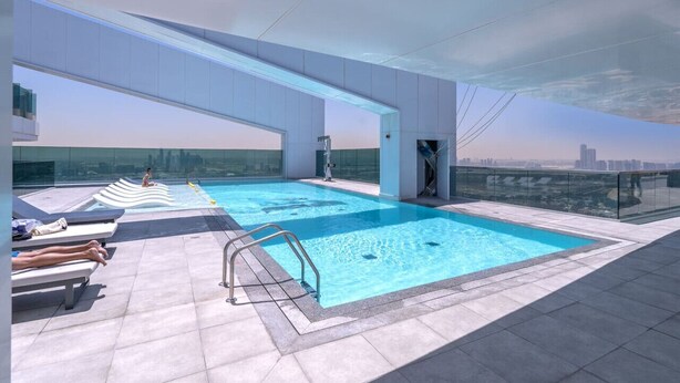 A rooftop infinity pool with a clear view of the city skyline. - Vogue, Al Wasl Residences Dubai Frame view near World Trade Centre (Dubai)