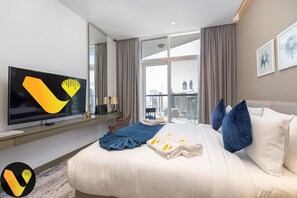 1 habitación, escritorio, tabla de planchar con plancha y wifi 