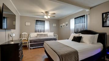 2 bedrooms, iron/ironing board, travel cot, free WiFi