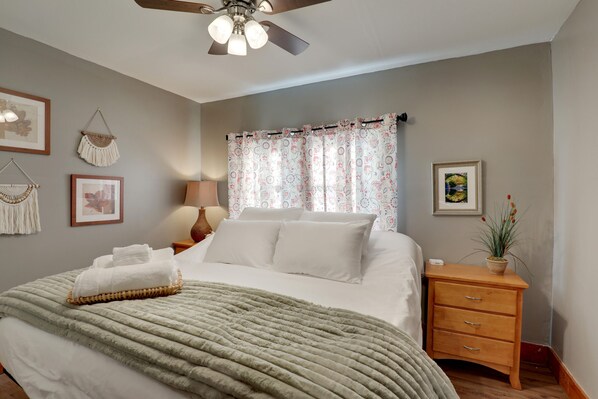 2 bedrooms, iron/ironing board, travel cot, free WiFi