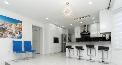 Modern and luxury 3500 sq feet home jetted tub 10000 sq feet park backyard