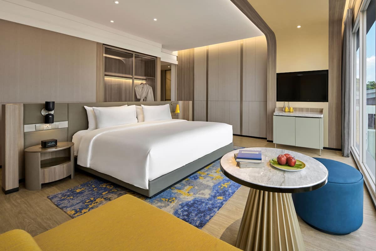 Minibar, in-room safe, desk, laptop workspace