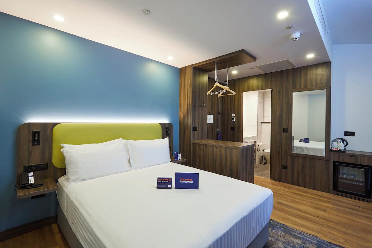 In-room safe, blackout drapes, soundproofing, free WiFi