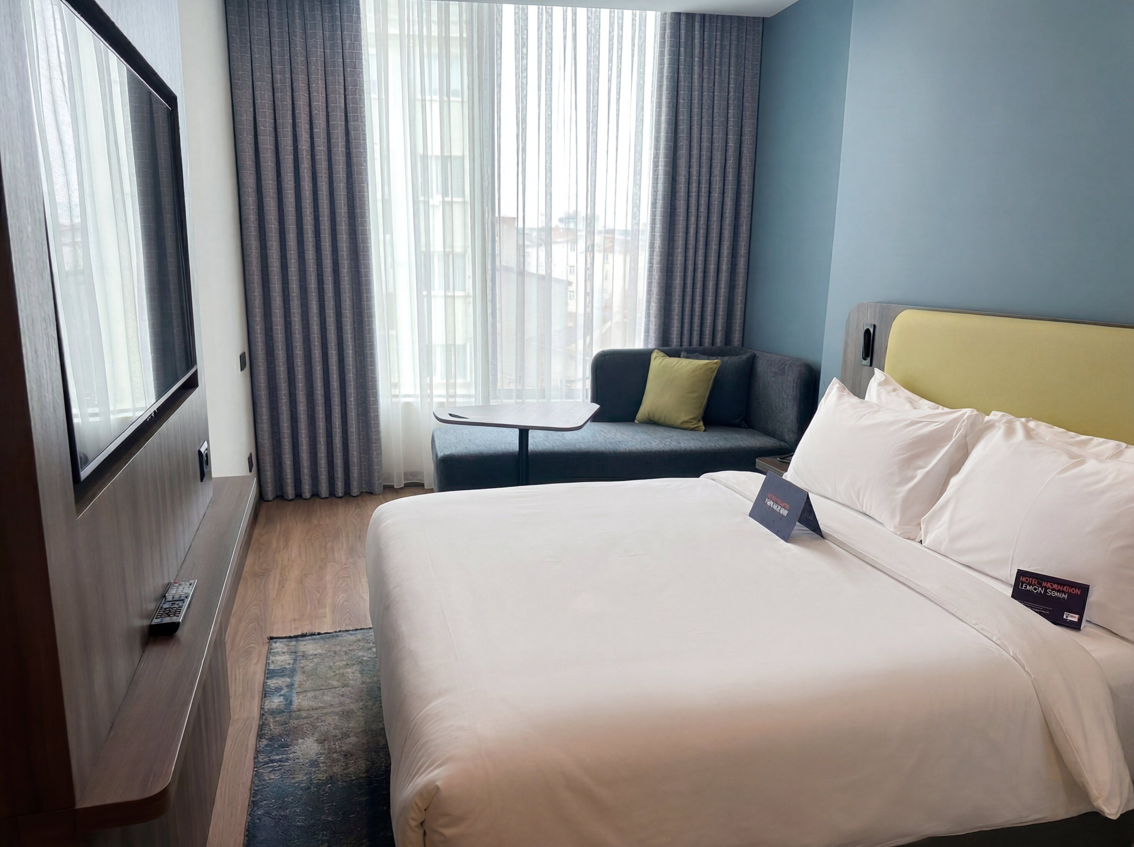 客房内保险箱 、遮光窗帘、隔音、免费 WiFi