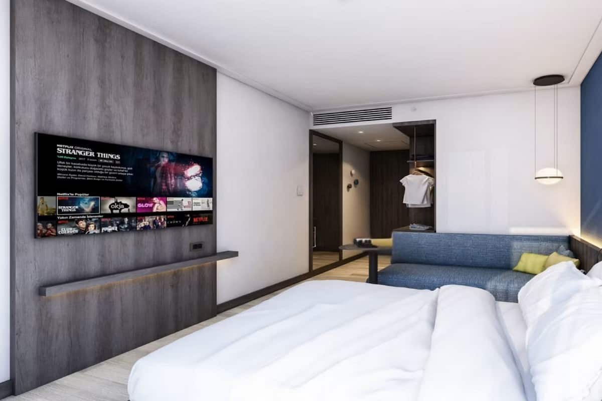 Standard Room, 1 Queen Bed with Sofa bed, Balcony | In-room safe, blackout drapes, soundproofing, free WiFi