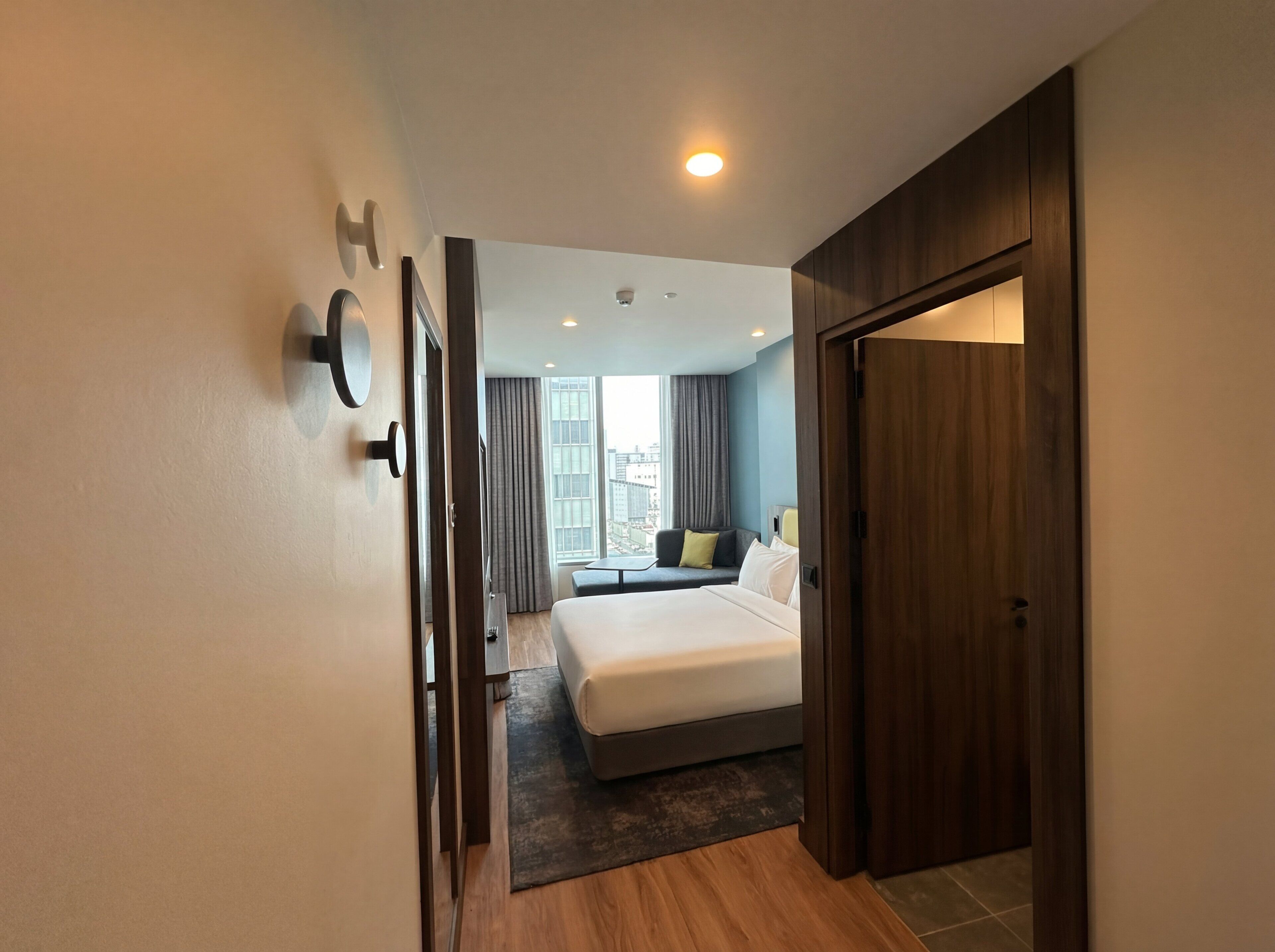 Zimmersafe, Verdunkelungsvorhänge, schallisolierte Zimmer