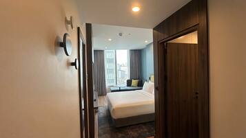 Zimmersafe, Verdunkelungsvorhänge, schallisolierte Zimmer