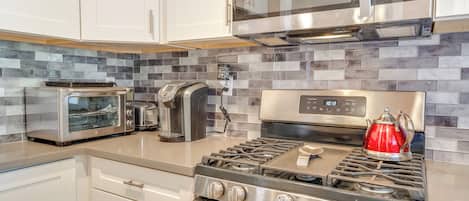 Fridge, microwave, coffee/tea maker, blender