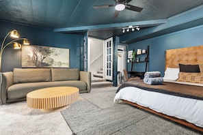 5 Schlafzimmer, Schreibtisch, Bügeleisen/Bügelbrett, Reisekinderbett