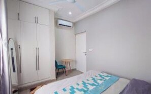 2 室のベッドルーム、アイロン / アイロン台、WiFi、ベッドシーツ