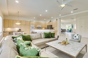 TV, fireplace - Family Friendly: Spacious Oasis in Palm Desert! (Palm Desert)