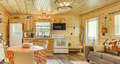 On 40 Acres: Charming Cabin in Zanesville!