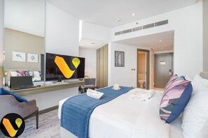 1 habitación, escritorio, tabla de planchar con plancha y wifi 