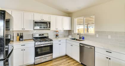 1 Mi to Pioneer Crossing Casino: Fernley Retreat!