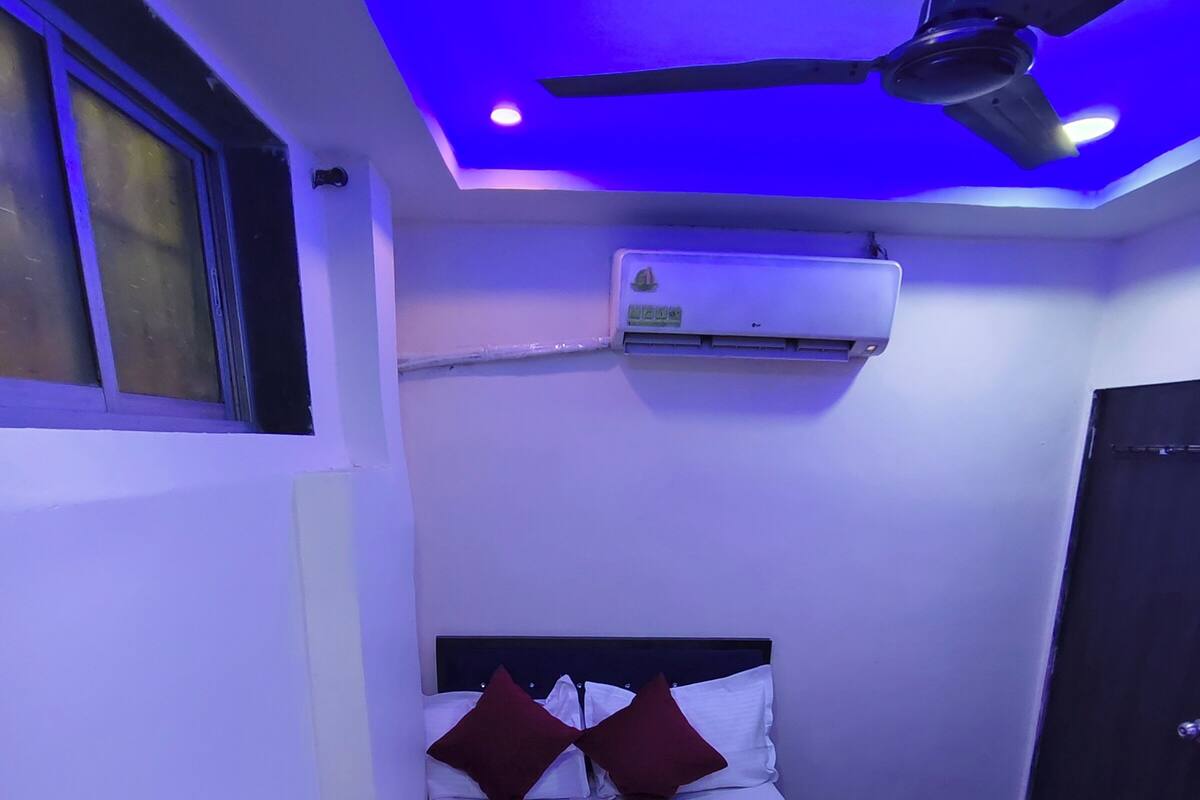 Standard Room | Desk, WiFi (free), bed sheets