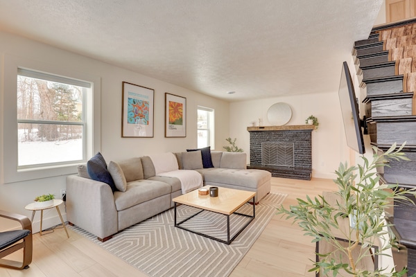 Youngstown Vacation Rental | 2BR | 1.5BA | 1,400 Sq Ft | Stairs Required