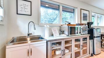 Fridge, microwave, coffee/tea maker, electric kettle