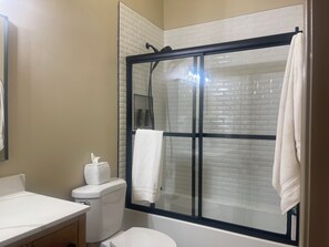 Shower, jetted bath, hair dryer, towels - Amazing location Park city 
4-bed& 3 bath Fully remodeled Dec. 2025 (Park City)