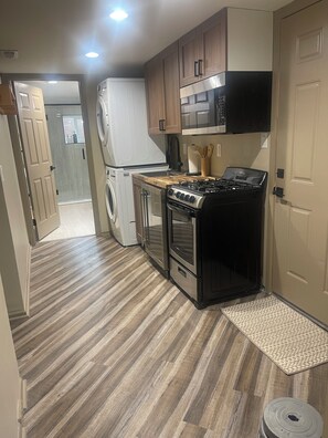 Fridge, microwave, oven, stovetop - Amazing location Park city 
4-bed& 3 bath Fully remodeled Dec. 2025 (Park City)