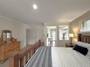 3 bedrooms, desk, iron/ironing board, free WiFi