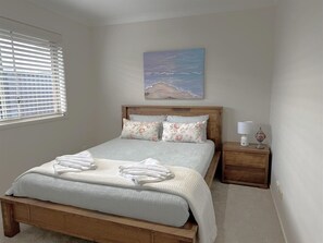 3 chambres, fer et planche à repasser, Wi-Fi, draps fournis