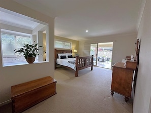 3 bedrooms, desk, iron/ironing board, WiFi - Soak Up the Sun, Relish the Relaxation (Pottsville)