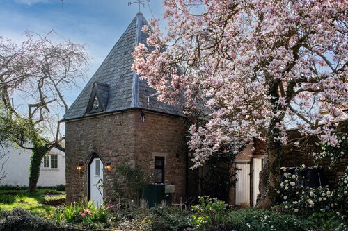 luxury fairytale cottage perfect for couples

